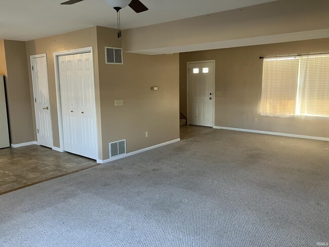 Building Photo - 9509 Hidden Village Pl