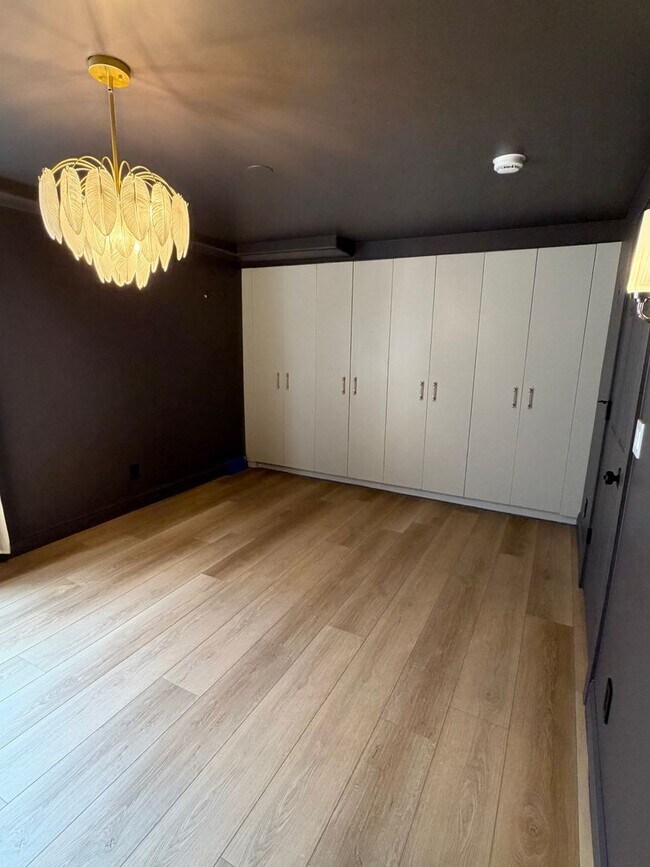 Building Photo - GORGEOUS SPACOUS HOMESTEAD!!!