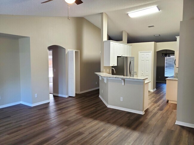 Building Photo - 5551 Cinnamon Fern Blvd