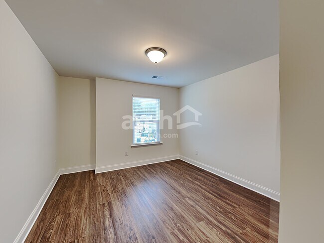 Building Photo - 1300 Ashlyn Ct