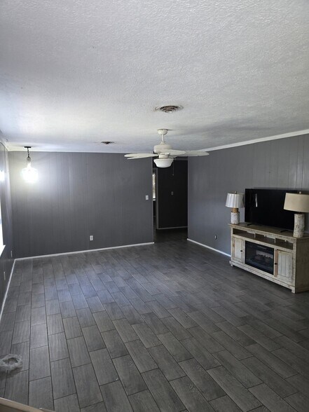Building Photo - 1275 Smith Dr