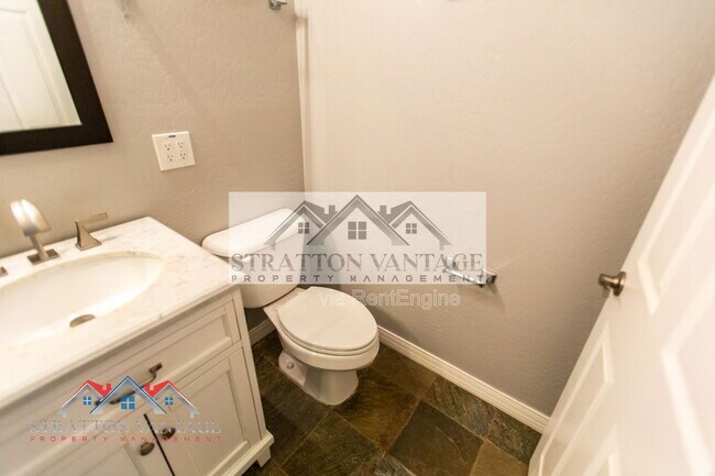 Building Photo - 2249 E Sells Dr