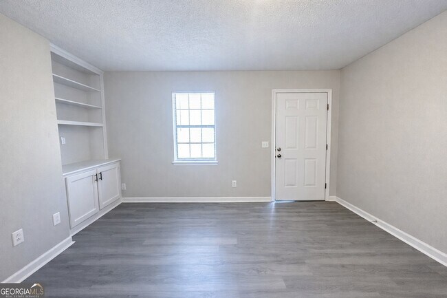 Building Photo - 271 E Wright St