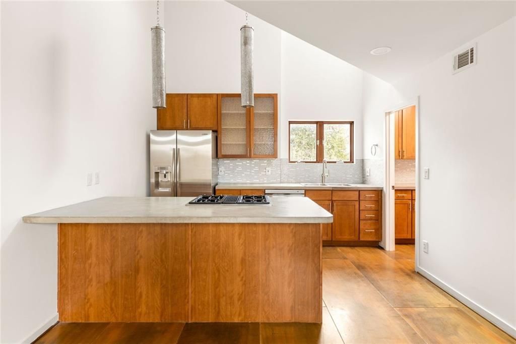 Building Photo - 5 Krog St NE