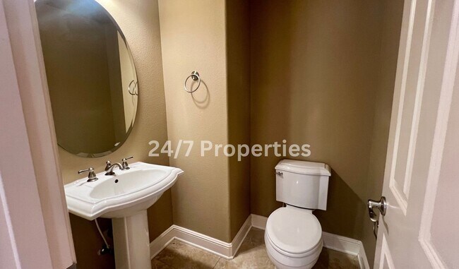 Building Photo - Large 4BD I 2.5BA Home - West Linn!