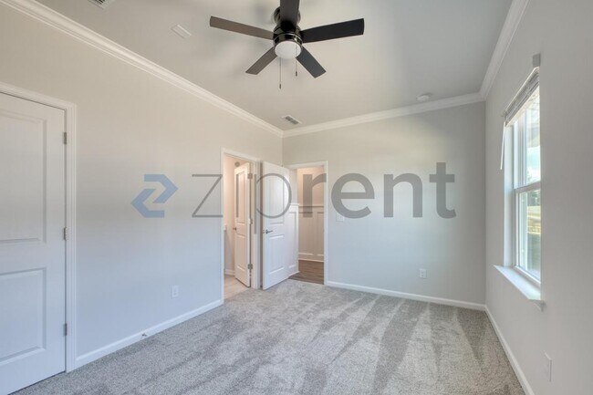 Building Photo - 1467 Hasse Ave