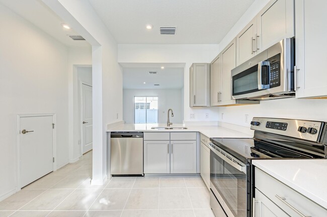 Building Photo - 6354 Fairmont Ln