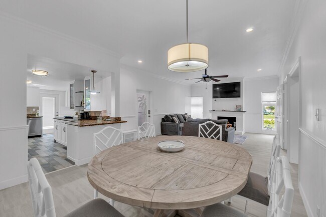 Building Photo - 530 NE 17th St