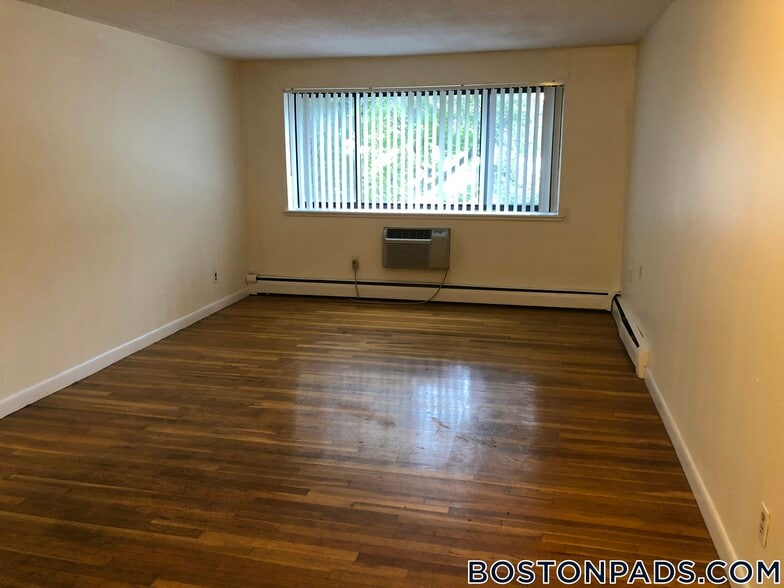 Building Photo - 122 Dustin St