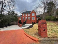 Building Photo - 1319 Chesterfield Rd SE