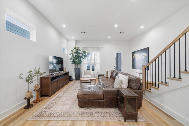 Building Photo - 1307 E 27th St