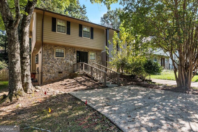 Building Photo - 1114 Falling Water Dr
