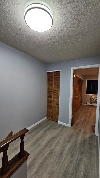 Building Photo - 266 High Path Rd