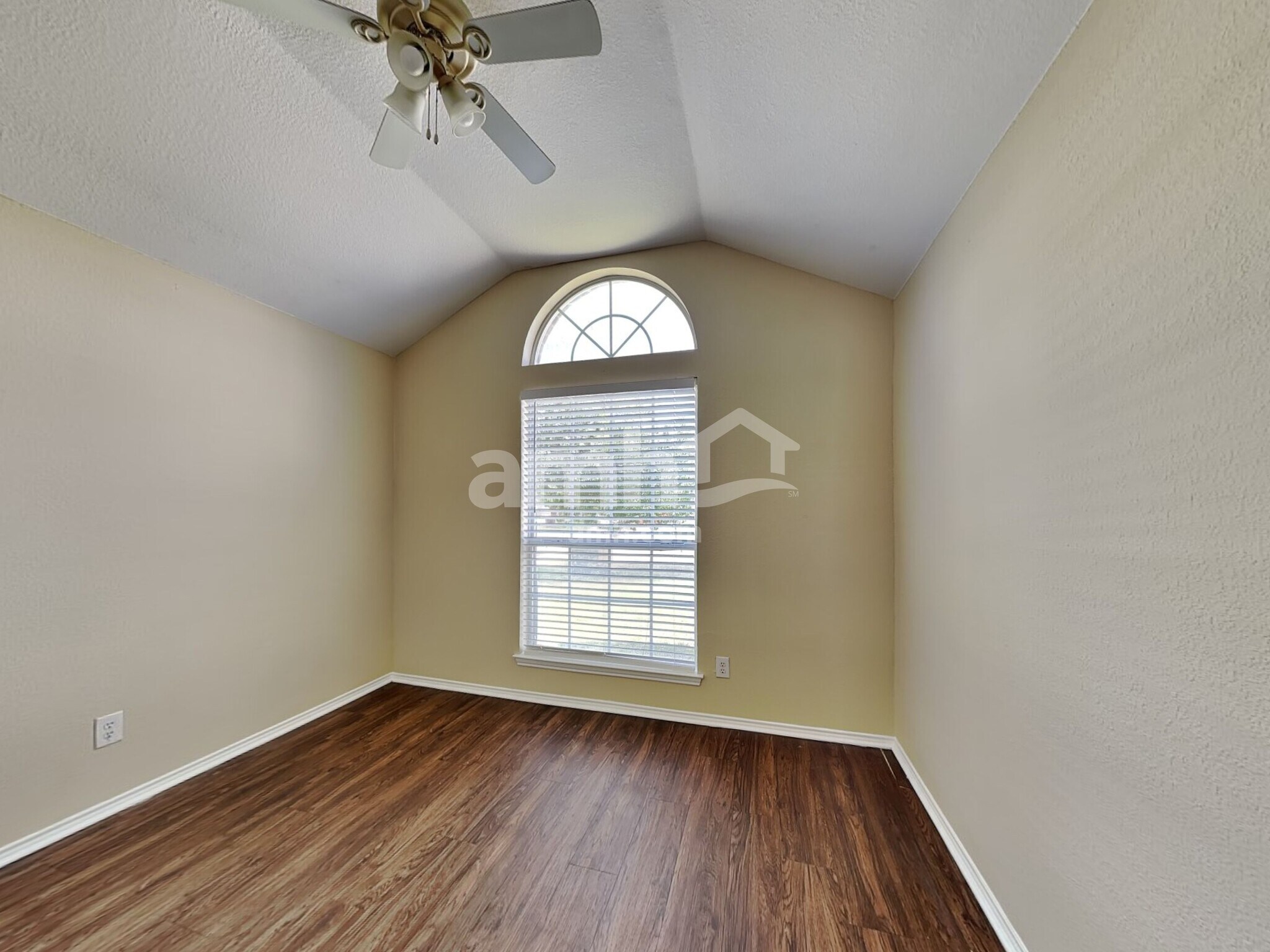 Building Photo - 324 Rock Hill Dr