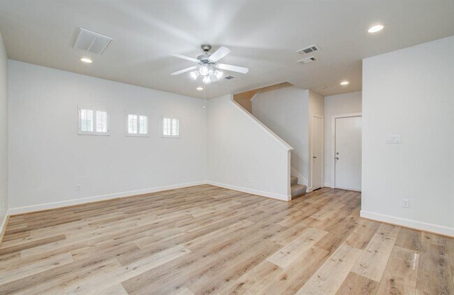 Building Photo - 624 E 39th St