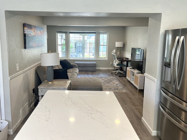 Building Photo - 7542 S Cove Cir
