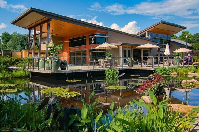 Building Photo - 788 Sherwood Rd N W