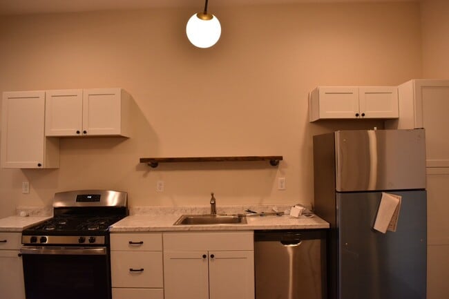 Building Photo - Renovated 3 Bedroom in Shelby Park close to Logan Street Market