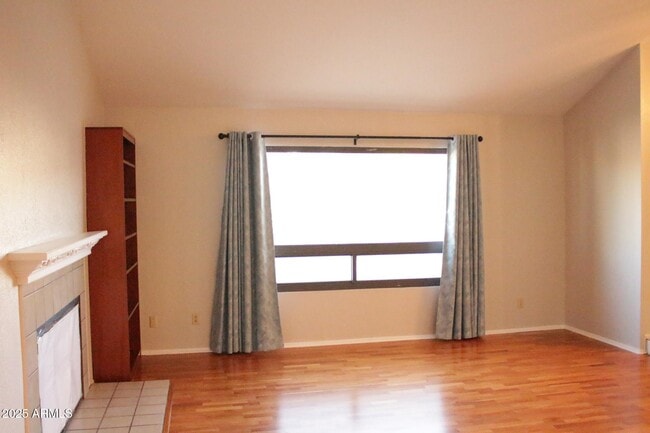 Building Photo - 450 E Barbara Dr