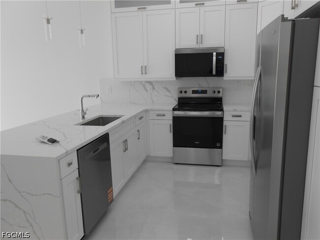 Building Photo - 320 Poplar St