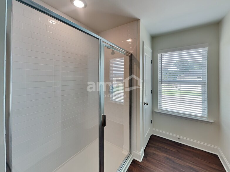 Building Photo - 3860 Chivalry Dr