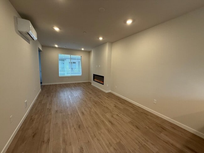 Building Photo - Brand New 2 bed/2.5 bath with 2-car garage...
