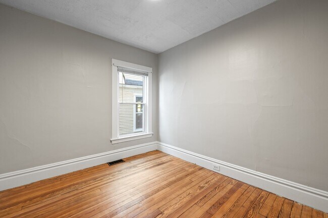 Building Photo - 1114 Fulton St W