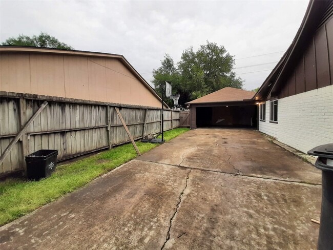 Building Photo - 22310 Goldstone Dr
