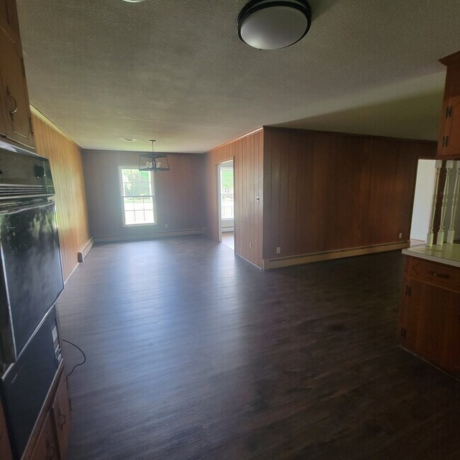 Building Photo - 216 Maxwell Dr