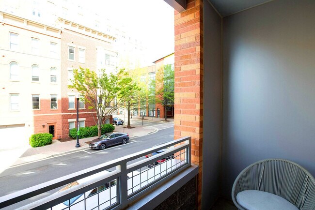Building Photo - 1122 N Hudson St