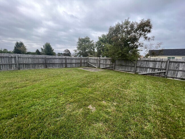 Building Photo - Welcome to this charming 3-bedroom, 2-bathroom home located in the desirable Ogden area of Whitne...