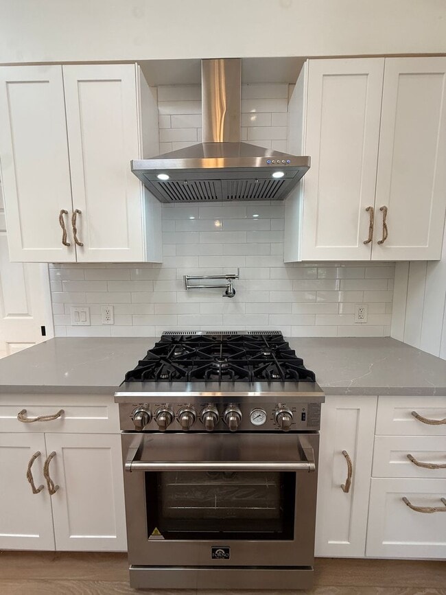 Building Photo - Beautifully Updated Single Story Custom Ho...