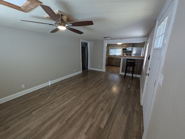 Building Photo - 12995 NE Carl Rd