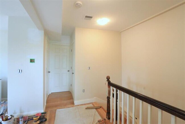 Building Photo - 32 Fellsway W