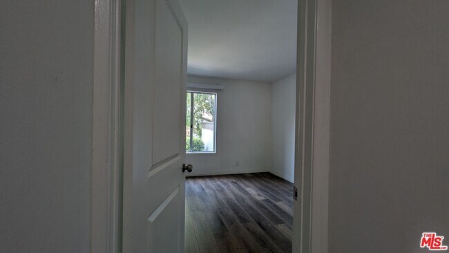 Building Photo - 1696 Palisades Dr