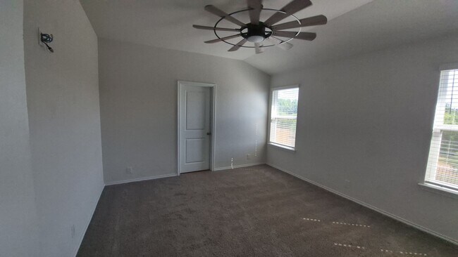 Building Photo - 345 Middle Grn Lp