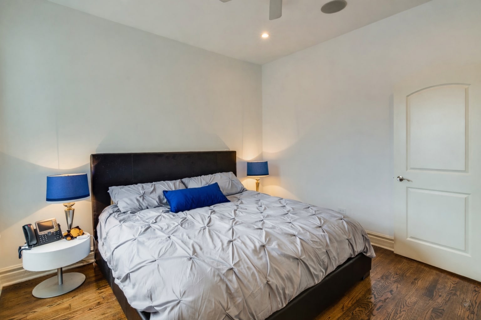 Building Photo - 4632 N Kenmore Ave