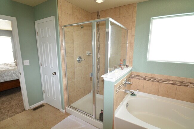 Building Photo - Beautiful 2-story home in D-49 available to move in on 05/01/2026! The owner allows 1 dog up to 7...