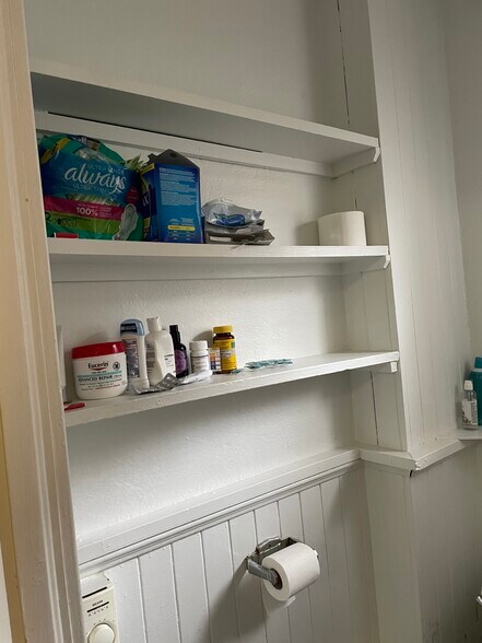 Building Photo - 504 Thurston Ave