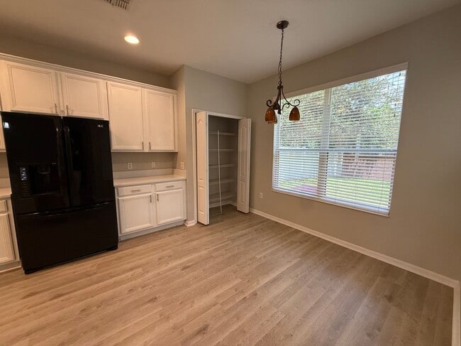 Building Photo - 944 Lost Grove Cir