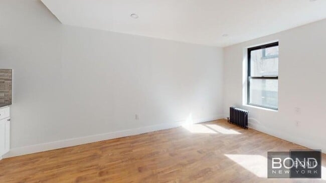 Building Photo - 0 bedroom in Manhattan NY 10003