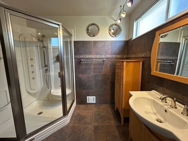 Building Photo - 329 Oak Leaf Cir