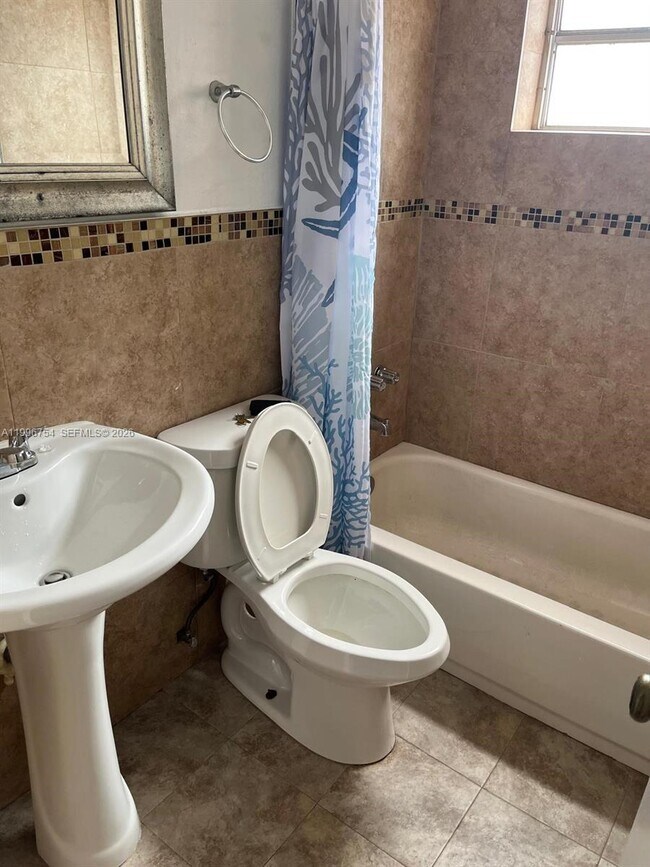 Building Photo - 285 NE 191st St