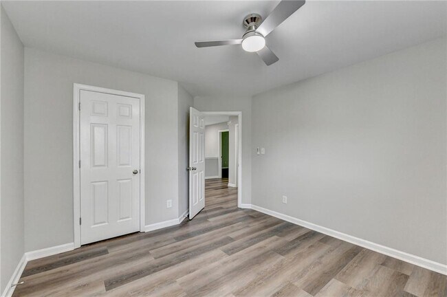 Building Photo - 2208 Staunton Dr NW