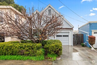 Building Photo - Charming 2Bed/1Bath Single-Family Home in ...