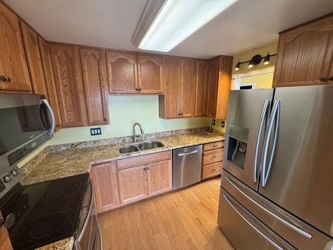 Building Photo - 3BD/2BA HOME w/ attached garage near USD/C...