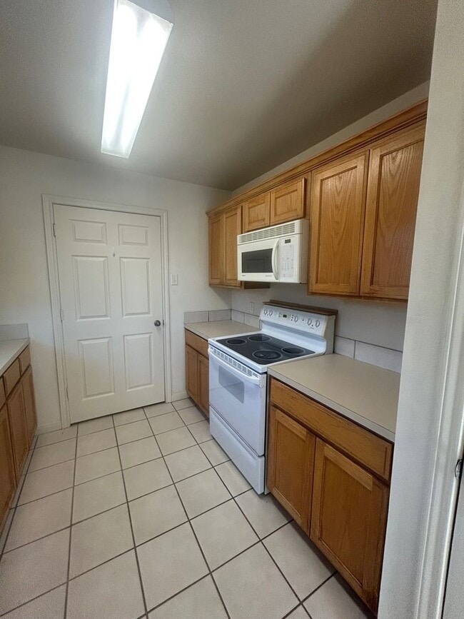 Building Photo - China Spring 4 Bedroom