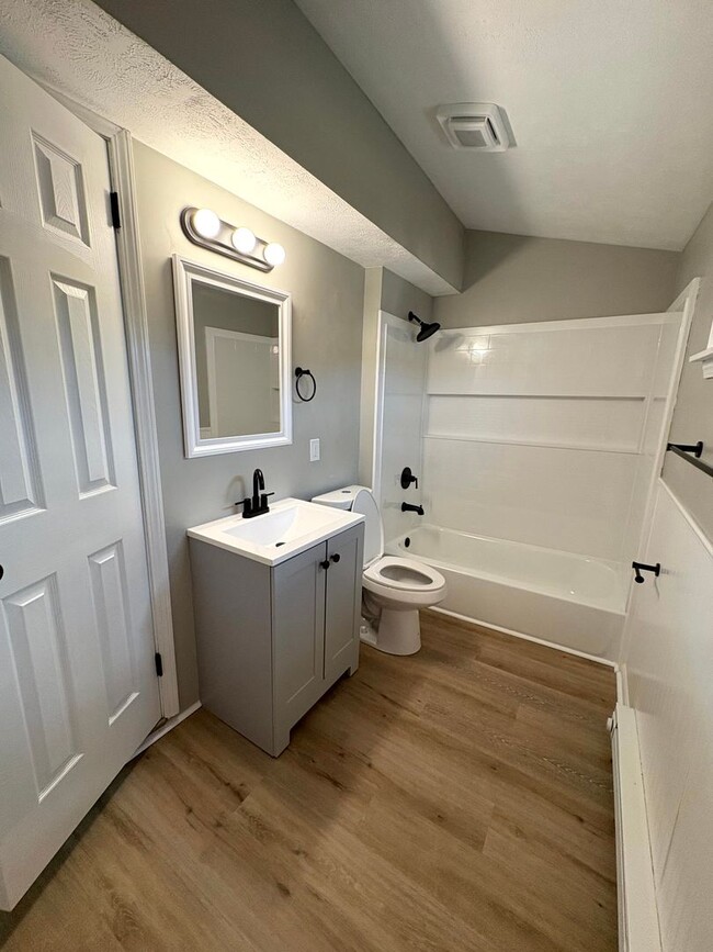 Building Photo - Cute 2 Bedroom / 1.5 Bath home in Penn Tra...