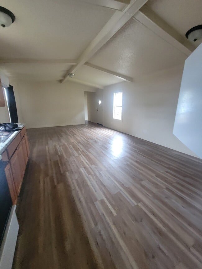 Building Photo - 207 Hickory Ave