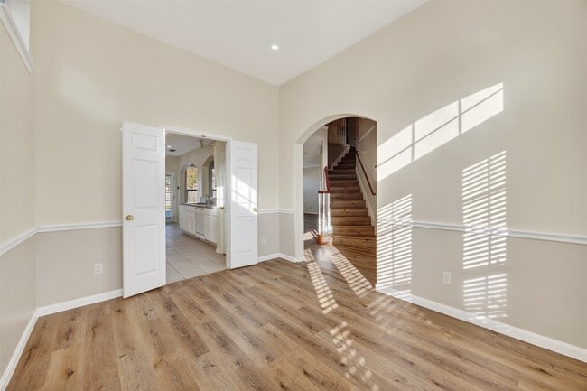 Building Photo - 5603 Lowellberg Ln